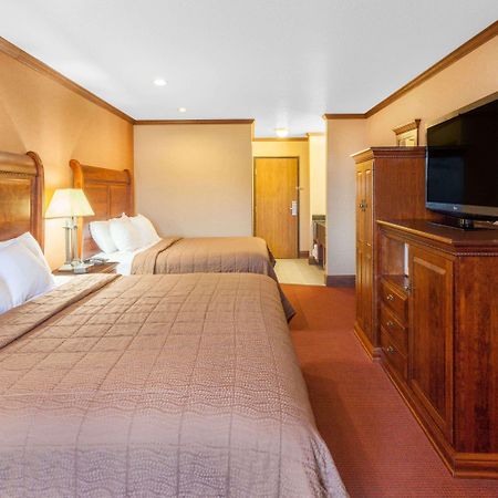 Ramada By Wyndham Mackinaw City Waterfront Εξωτερικό φωτογραφία
