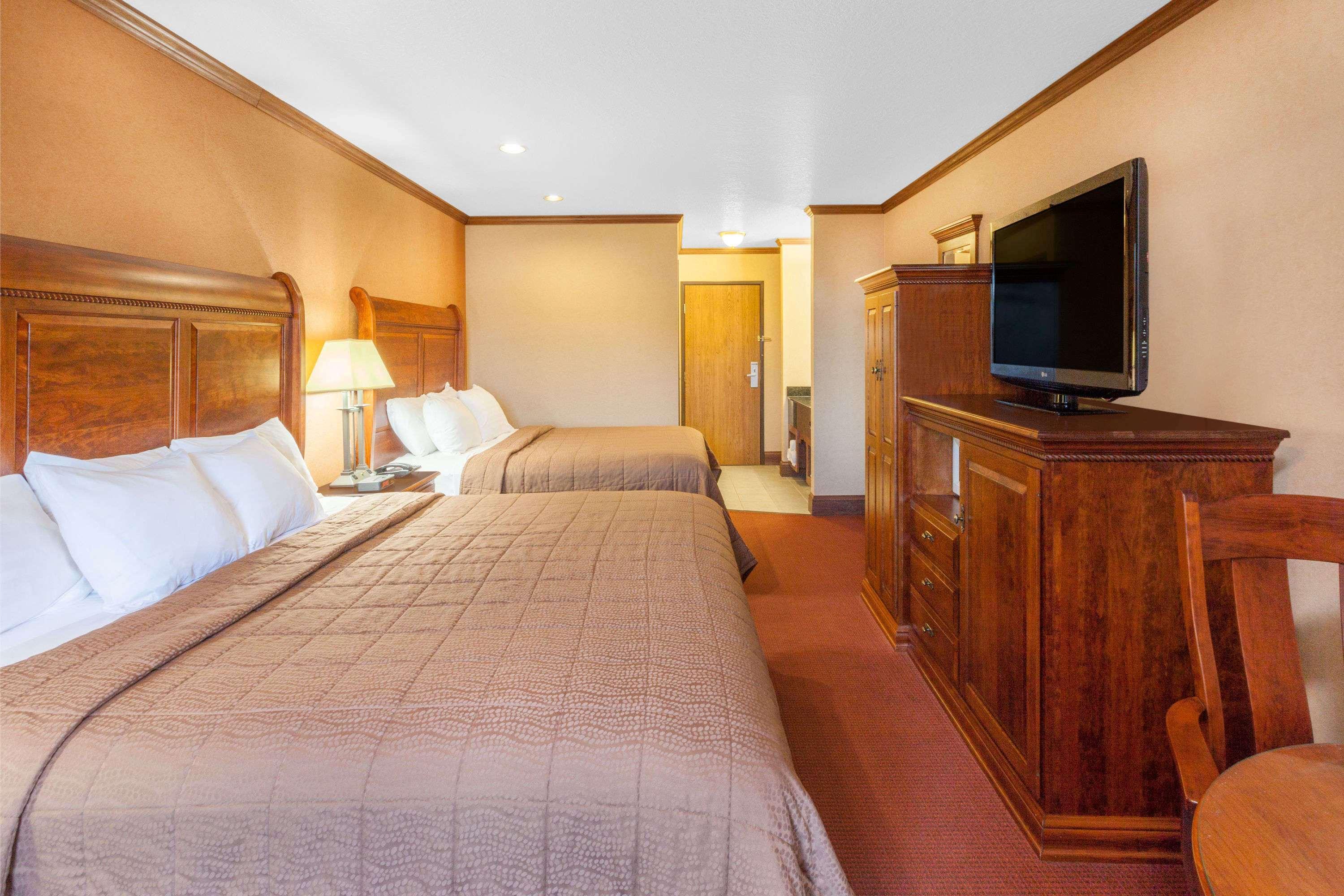 Ramada By Wyndham Mackinaw City Waterfront Εξωτερικό φωτογραφία