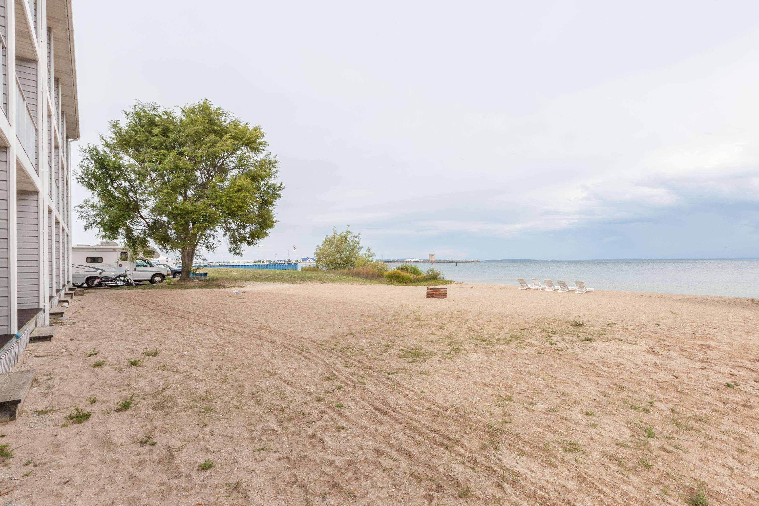Ramada By Wyndham Mackinaw City Waterfront Εξωτερικό φωτογραφία