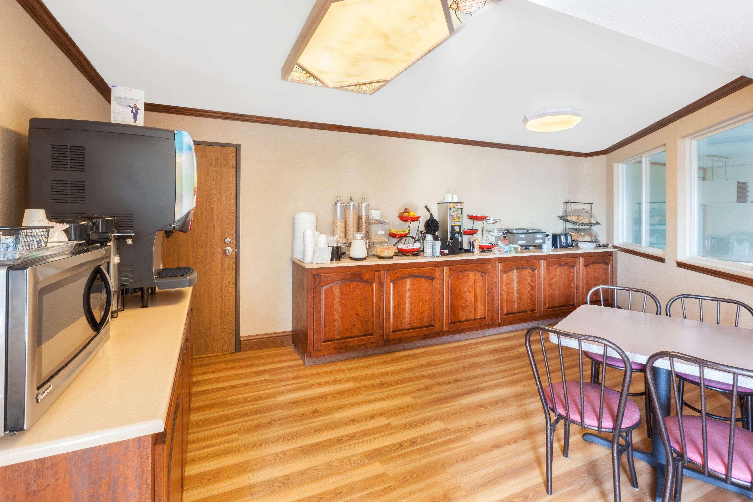 Ramada By Wyndham Mackinaw City Waterfront Εξωτερικό φωτογραφία