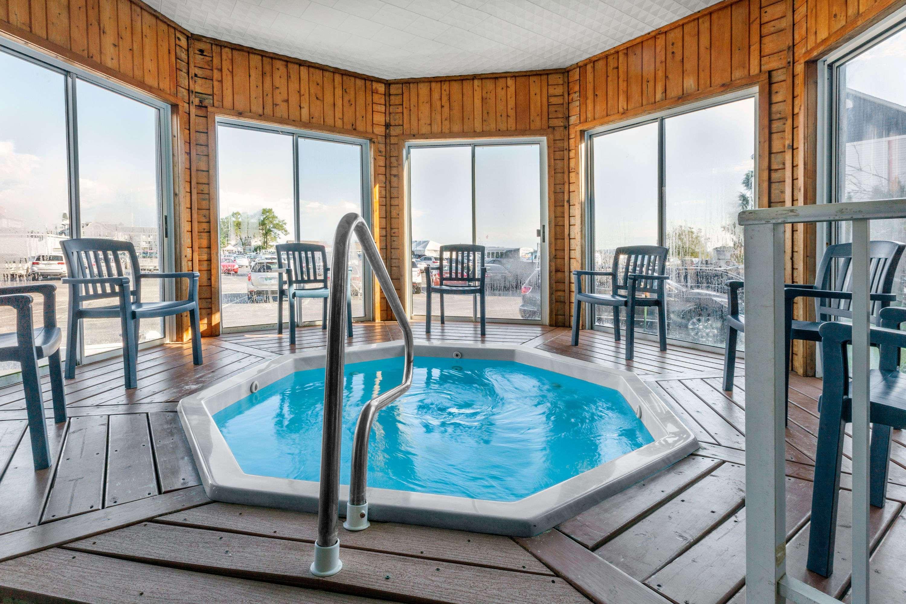 Ramada By Wyndham Mackinaw City Waterfront Εξωτερικό φωτογραφία